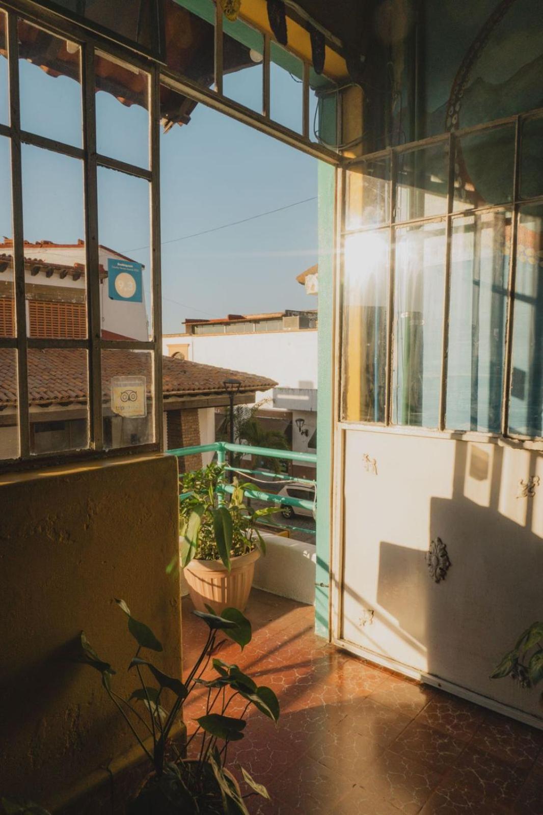 Casa Kraken Hostel Пуэрто-Вальярта Экстерьер фото