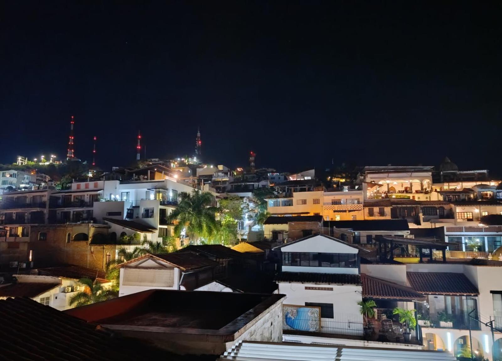 Casa Kraken Hostel Пуэрто-Вальярта Экстерьер фото