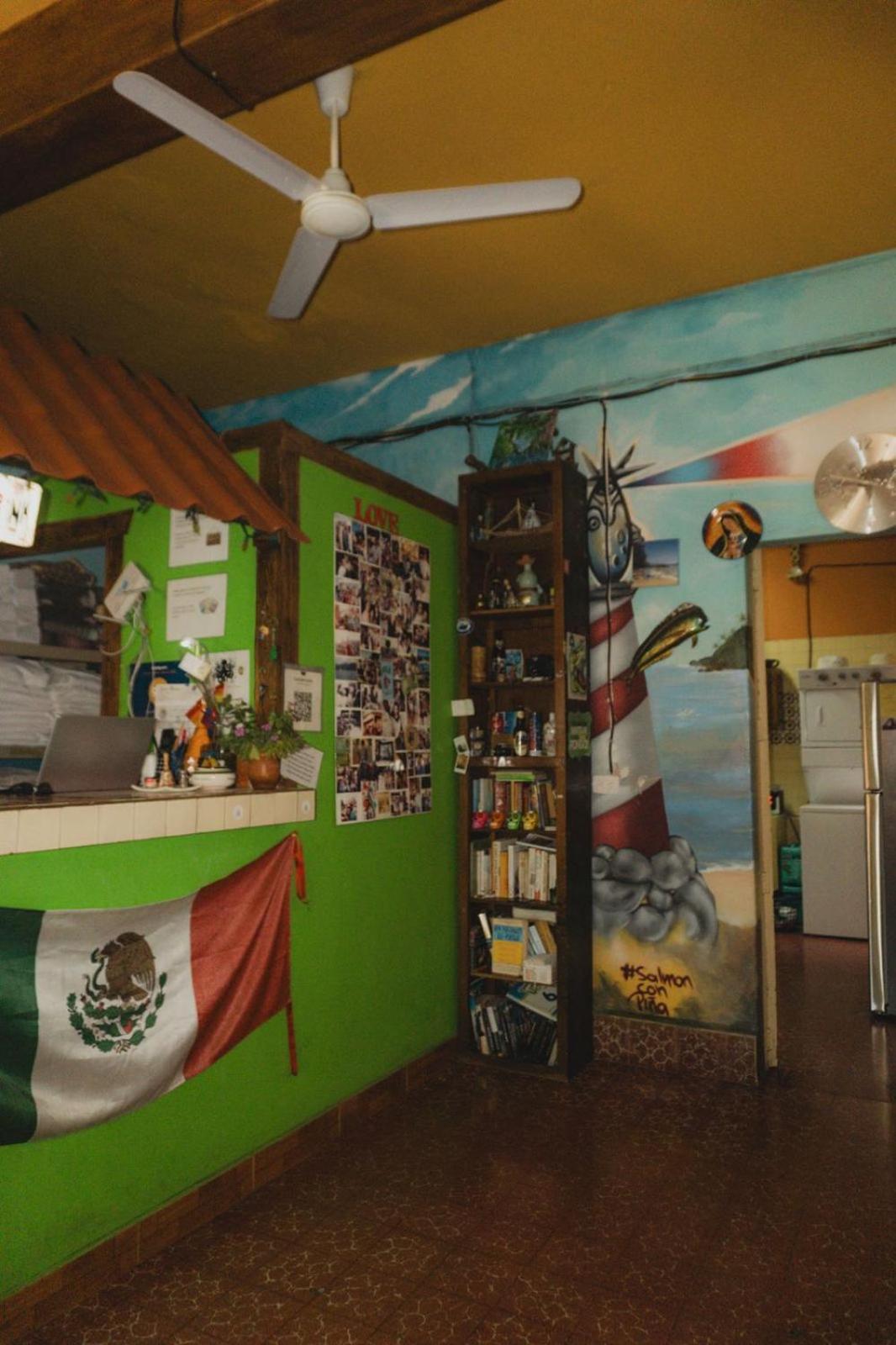 Casa Kraken Hostel Пуэрто-Вальярта Экстерьер фото